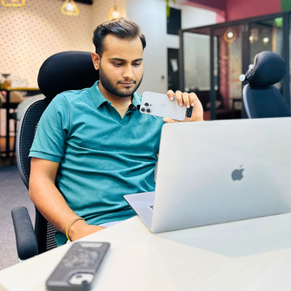 manish mehta working in office